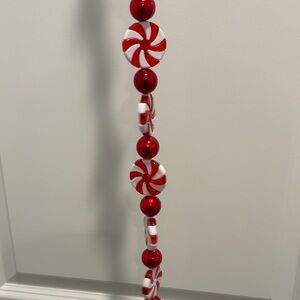 Ashland Red and White Holiday Garland